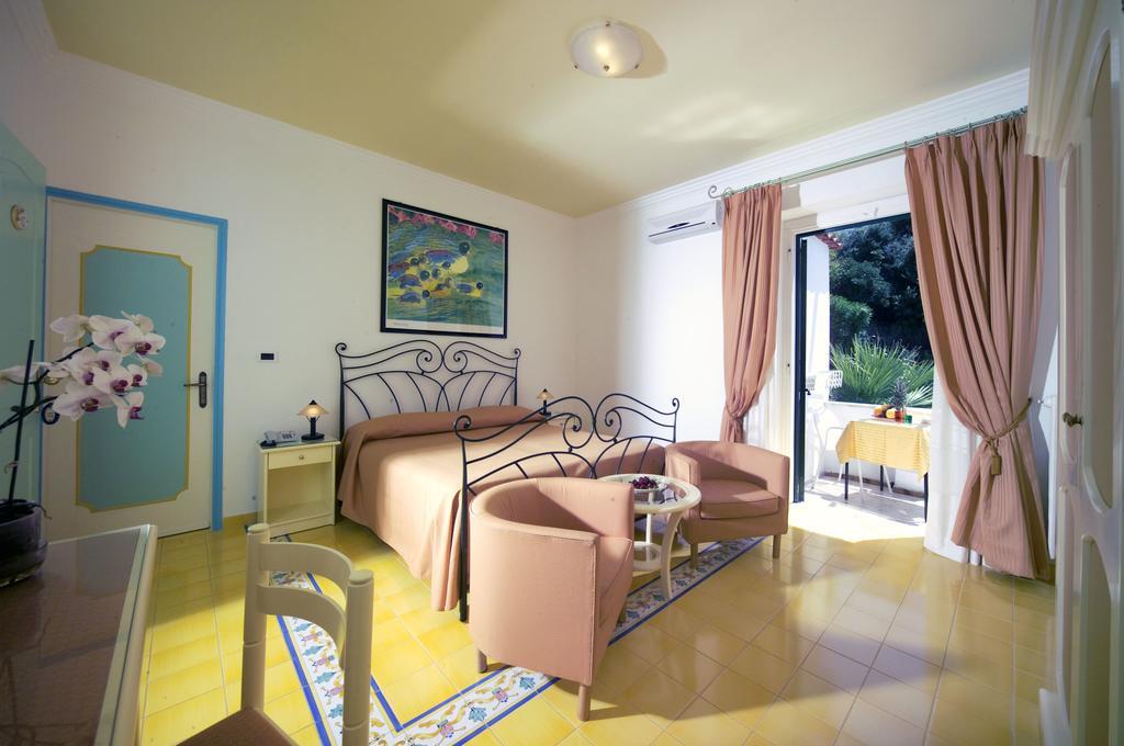 Hotel Villa Bianca Forio  Room photo