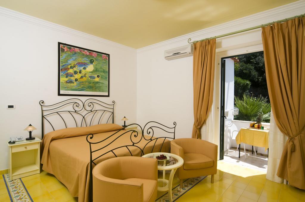Hotel Villa Bianca Forio  Exterior photo
